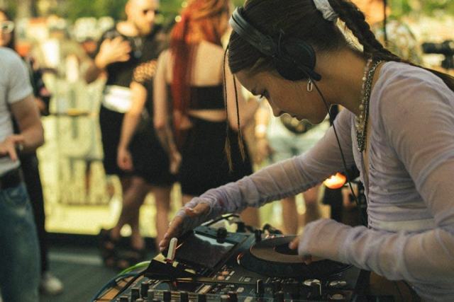 Musique électronique : DJs, labels et festivals qui font danser Musique électronique : DJs, labels et festivals qui font danser
